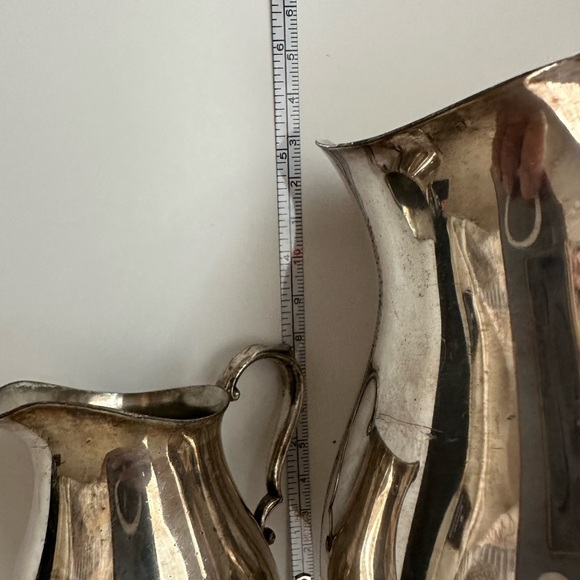 2 Vtg Wm Rogers 817 Silver Plate Footed Beverage Water Pitcher & Cream Pitcher - Picture 10 of 10